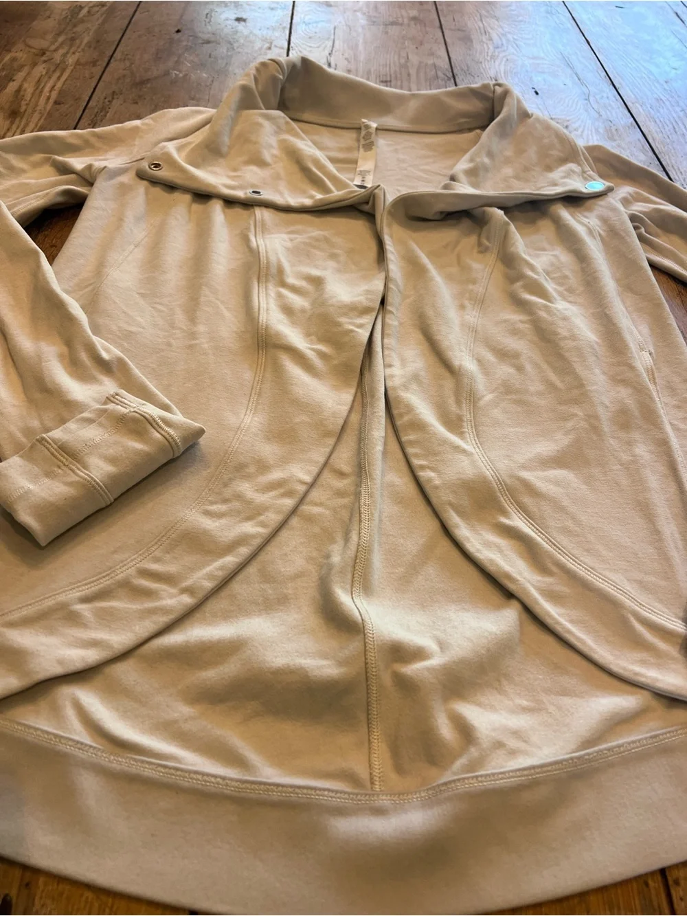 lululemon Women's Solid Beige Long Stretch Snap Jacket Nylon Blend Size 2
